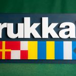 Akryylikyltti merkin logokylttinä