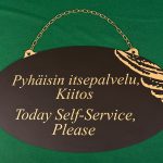 Opastetaulu maalattua alumiinia, tekstit tarrakalvosta