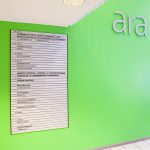 Helposti muunneltava kerrosopaste alumiiniliuskoilla ja tarratekstillä