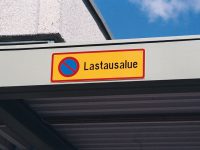 Liikennemerkit ja kiinteistöopasteet kattavasta valikoimasta kauttamme.