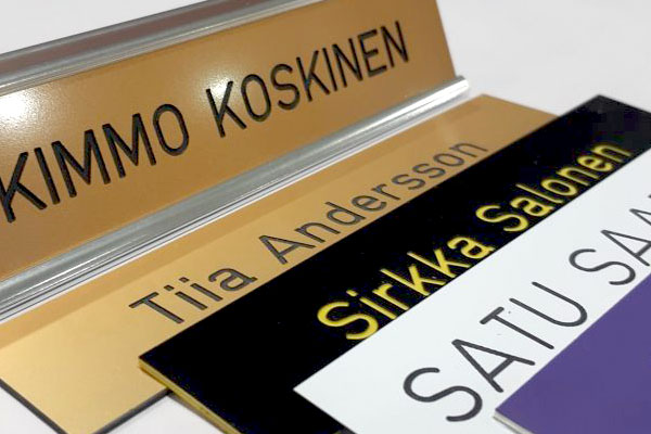 Muovikyltit kaiverrusmuovia